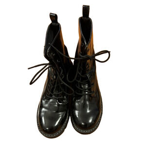 DIVIDED boots